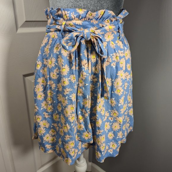 Who What Wear Polka Dot Daisy Paperbag Mini Skirt with Pockets 3/$20 - Picture 2 of 10
